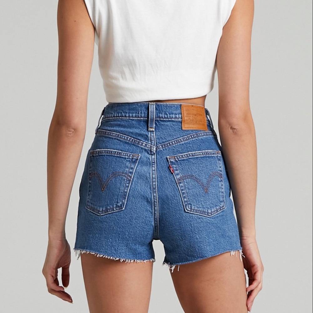 Levi’s Ribcage short in Jive Outlasted - medium wash
